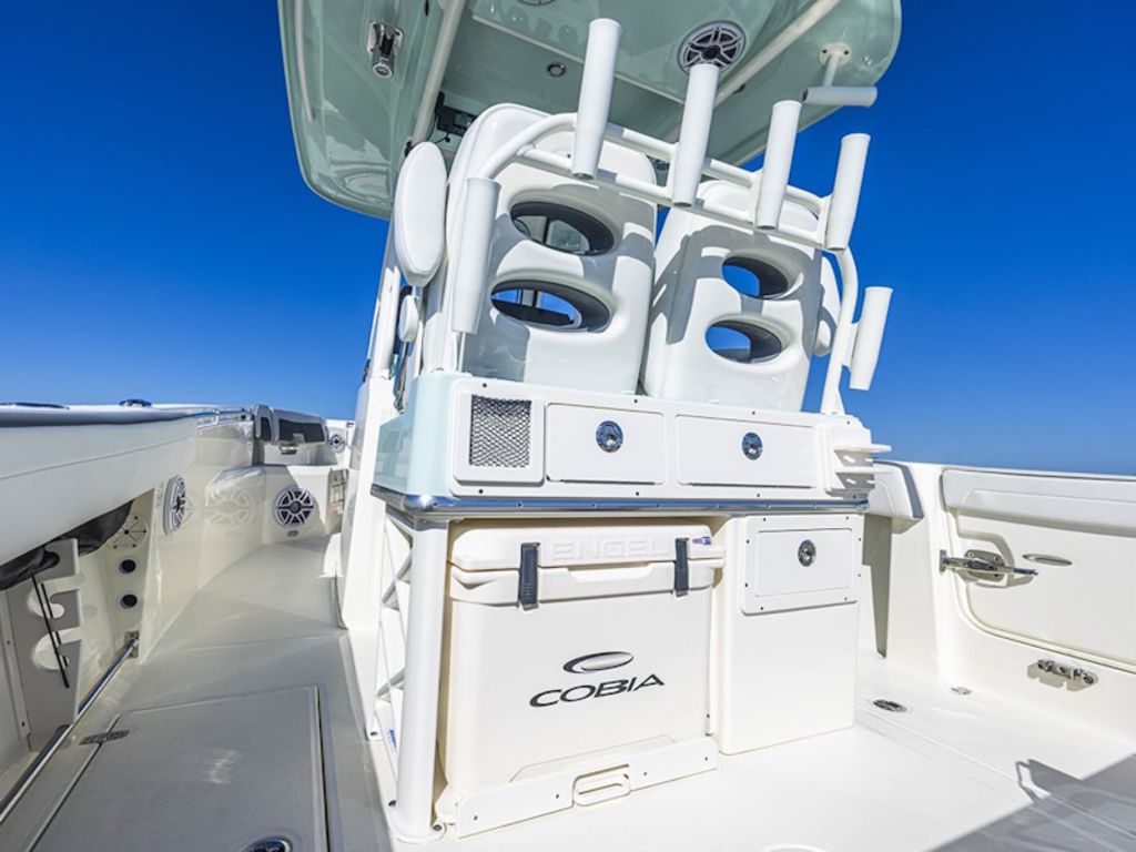 2026 Cobia Boats 265 CC Base