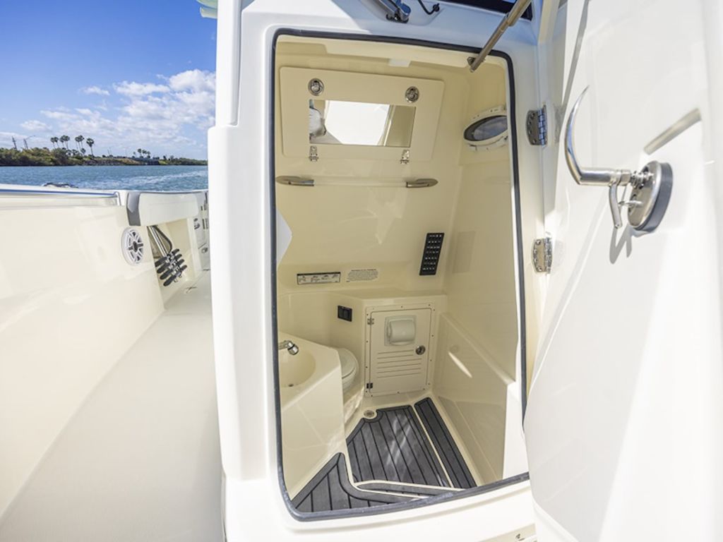 2026 Cobia Boats 265 CC Base