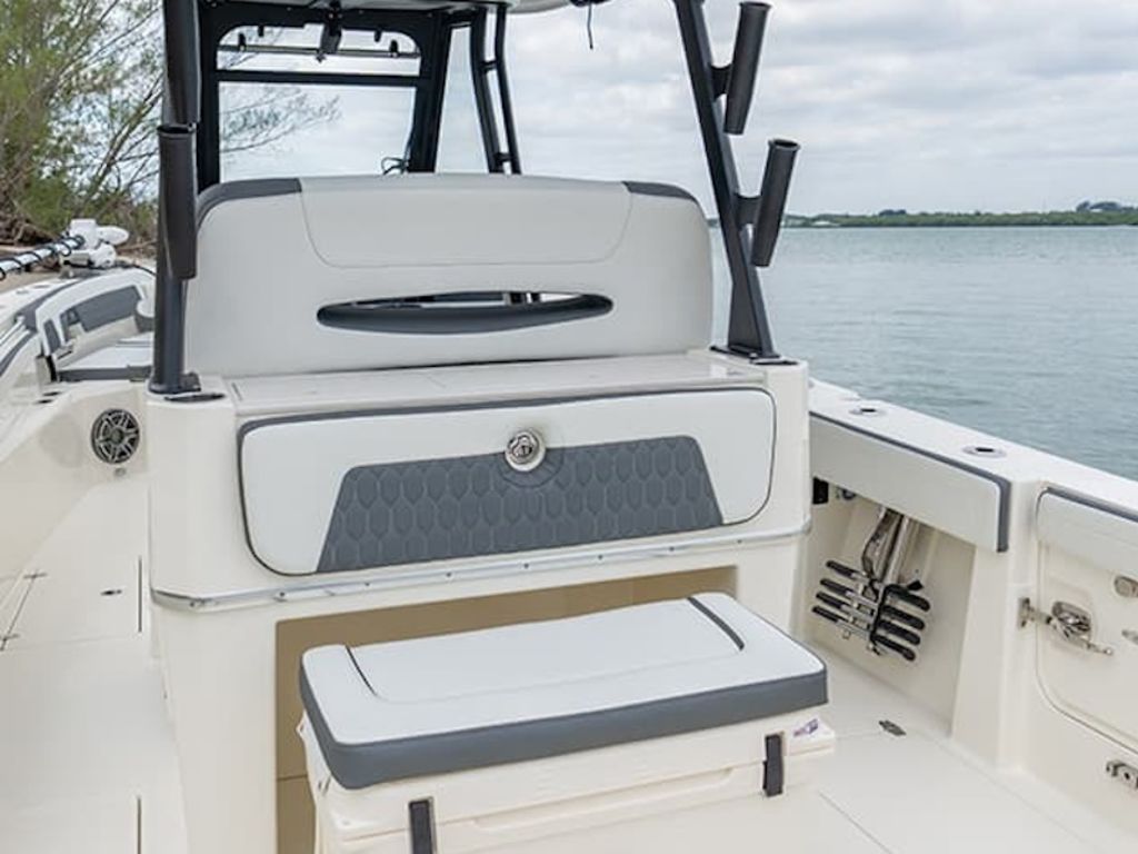 2026 Cobia Boats 305 CC Base