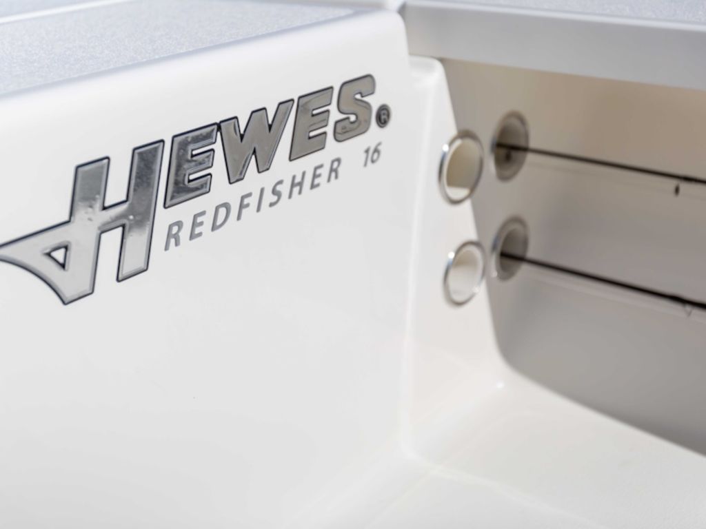 2027 Hewes Redfisher 16 Base