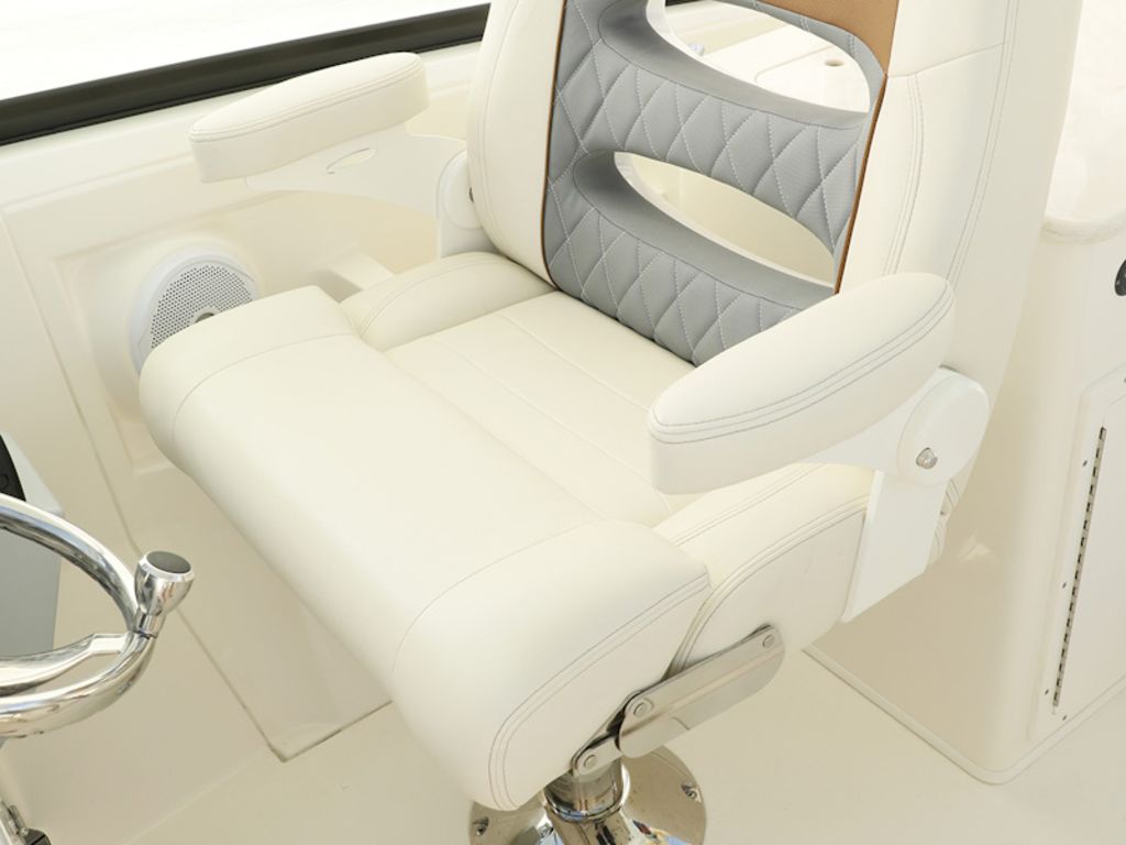 2026 Cobia Boats 280 DC Base