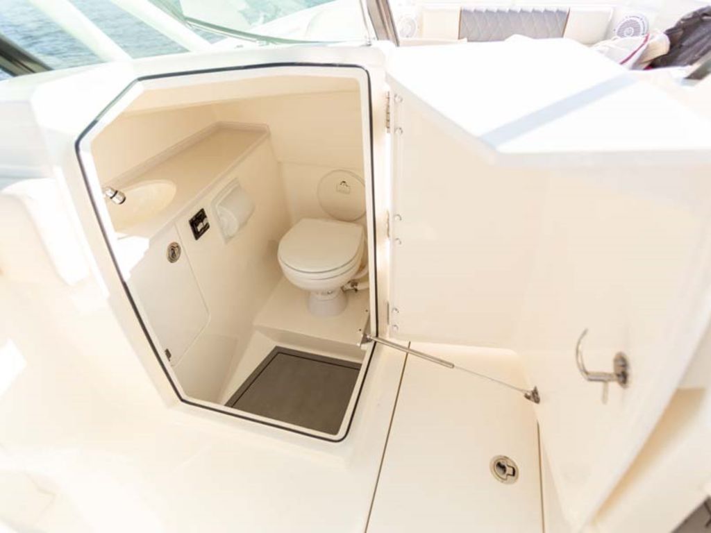 2026 Cobia Boats 240 DC Base