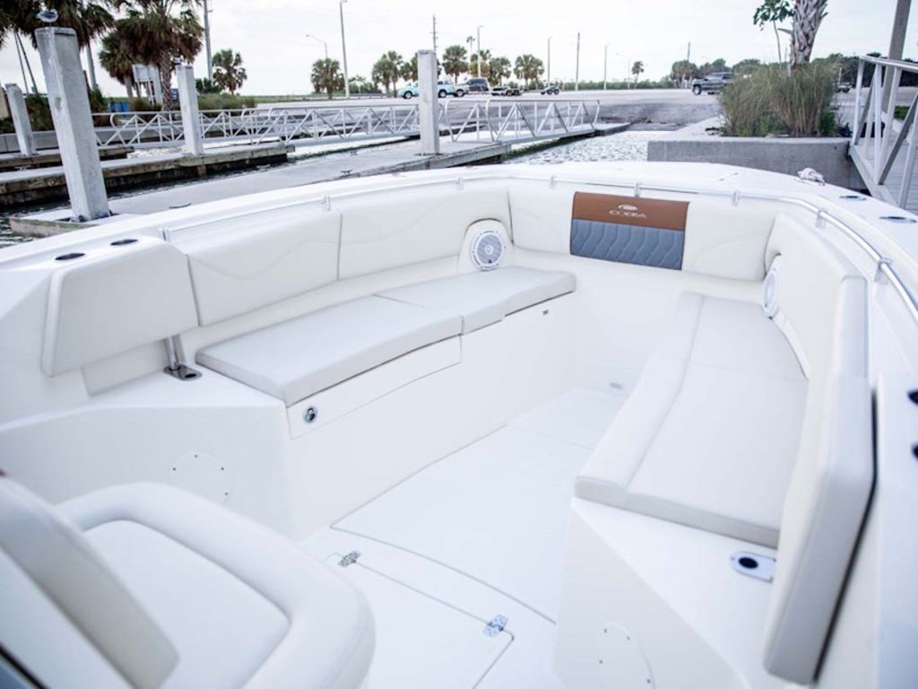 2026 Cobia Boats 320 CC Base