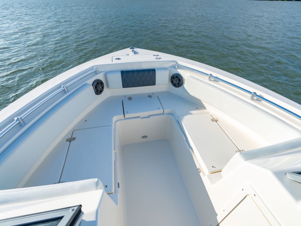 2026 Cobia Boats 220 DC Base