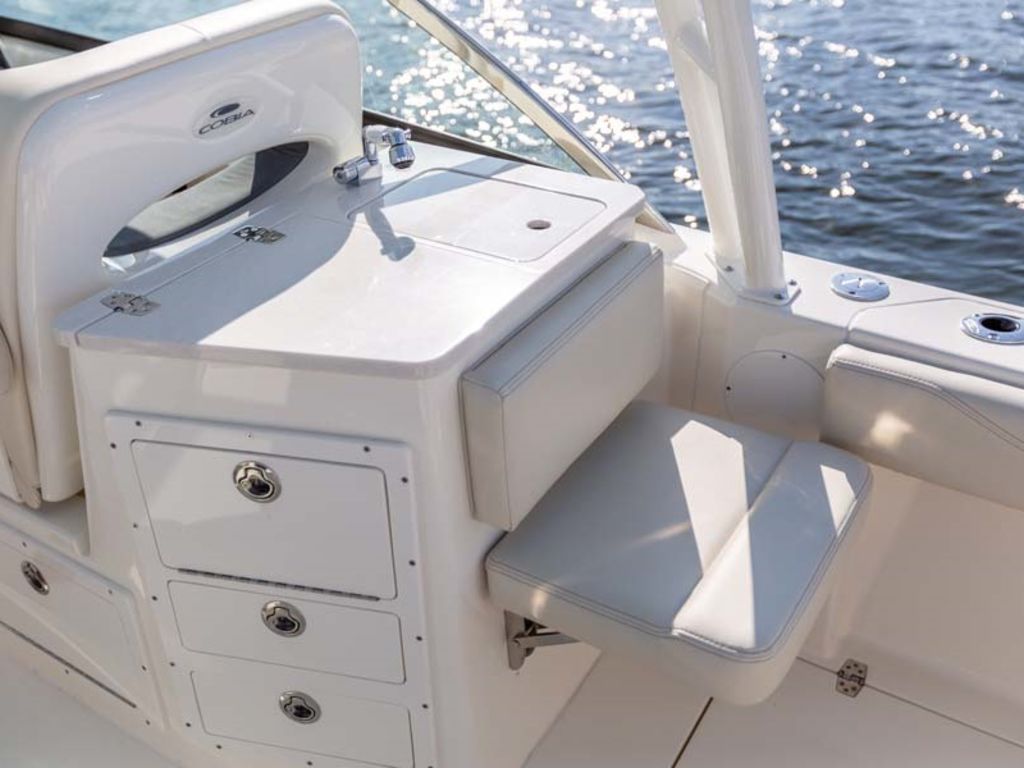 2026 Cobia Boats 240 DC Base
