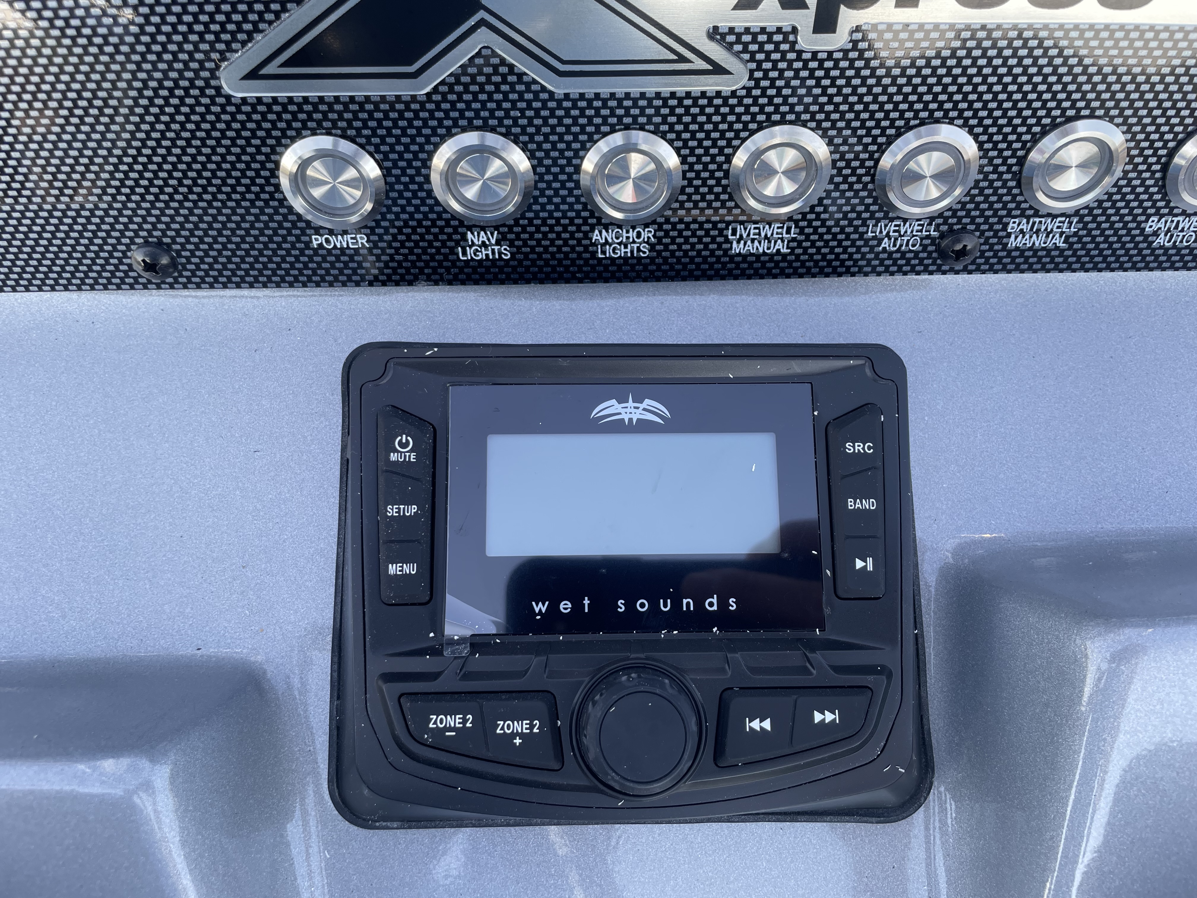 2027 Xpress H22 Bay