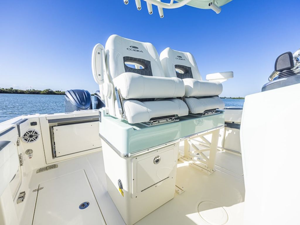 2026 Cobia Boats 265 CC Base