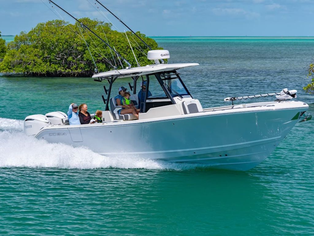2026 Cobia Boats 305 CC Base