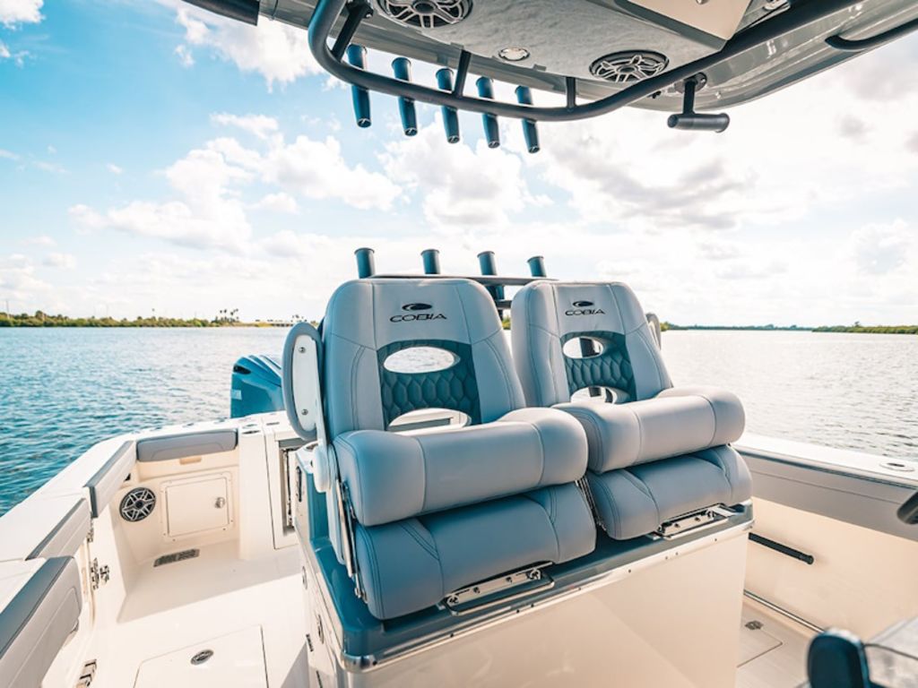 2026 Cobia Boats 285 Open Base