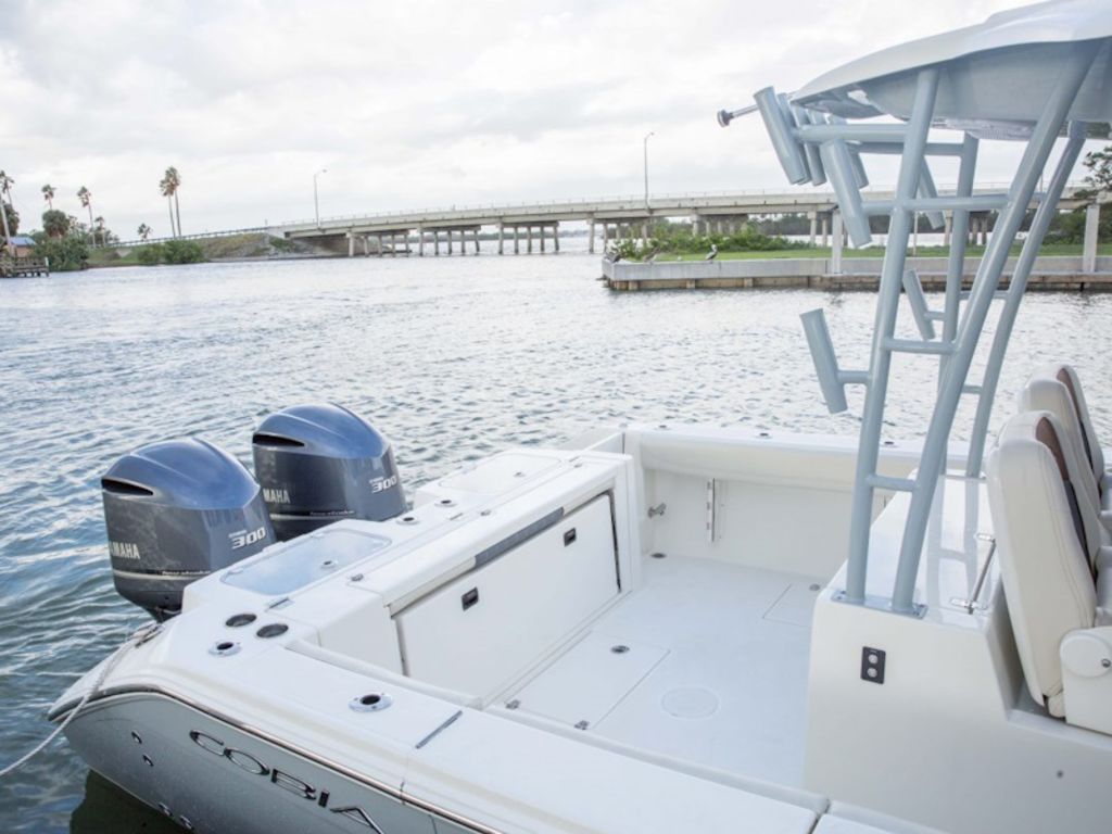 2026 Cobia Boats 320 CC Base