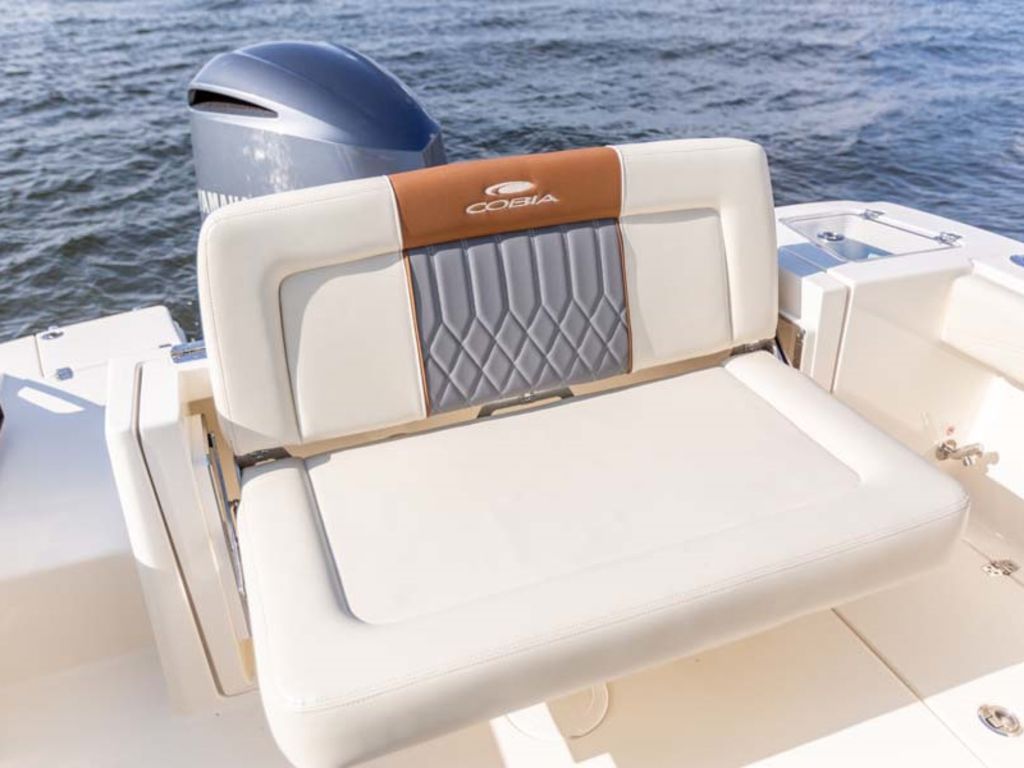2026 Cobia Boats 240 DC Base