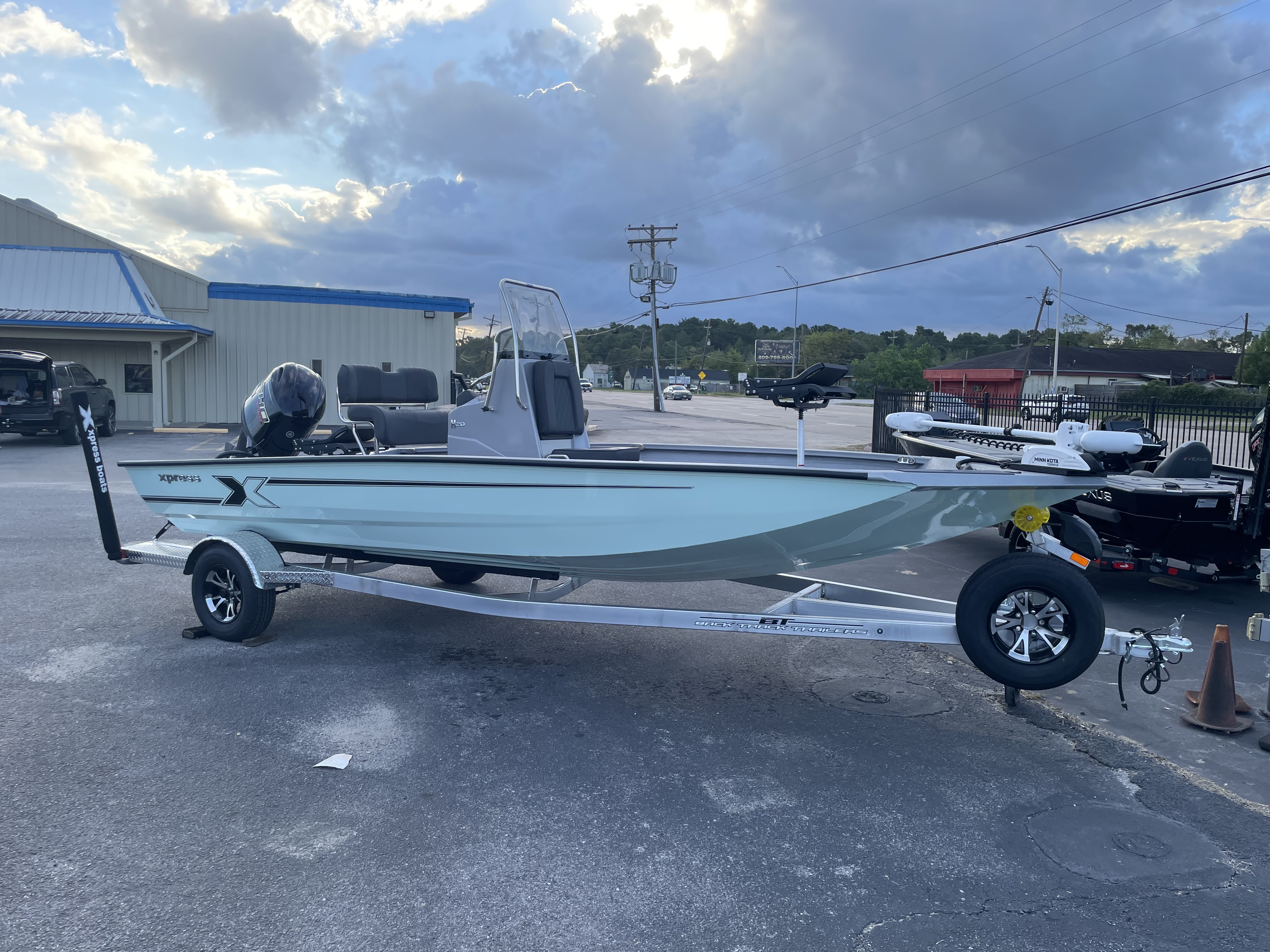 2027 Xpress Boats H20 Bay