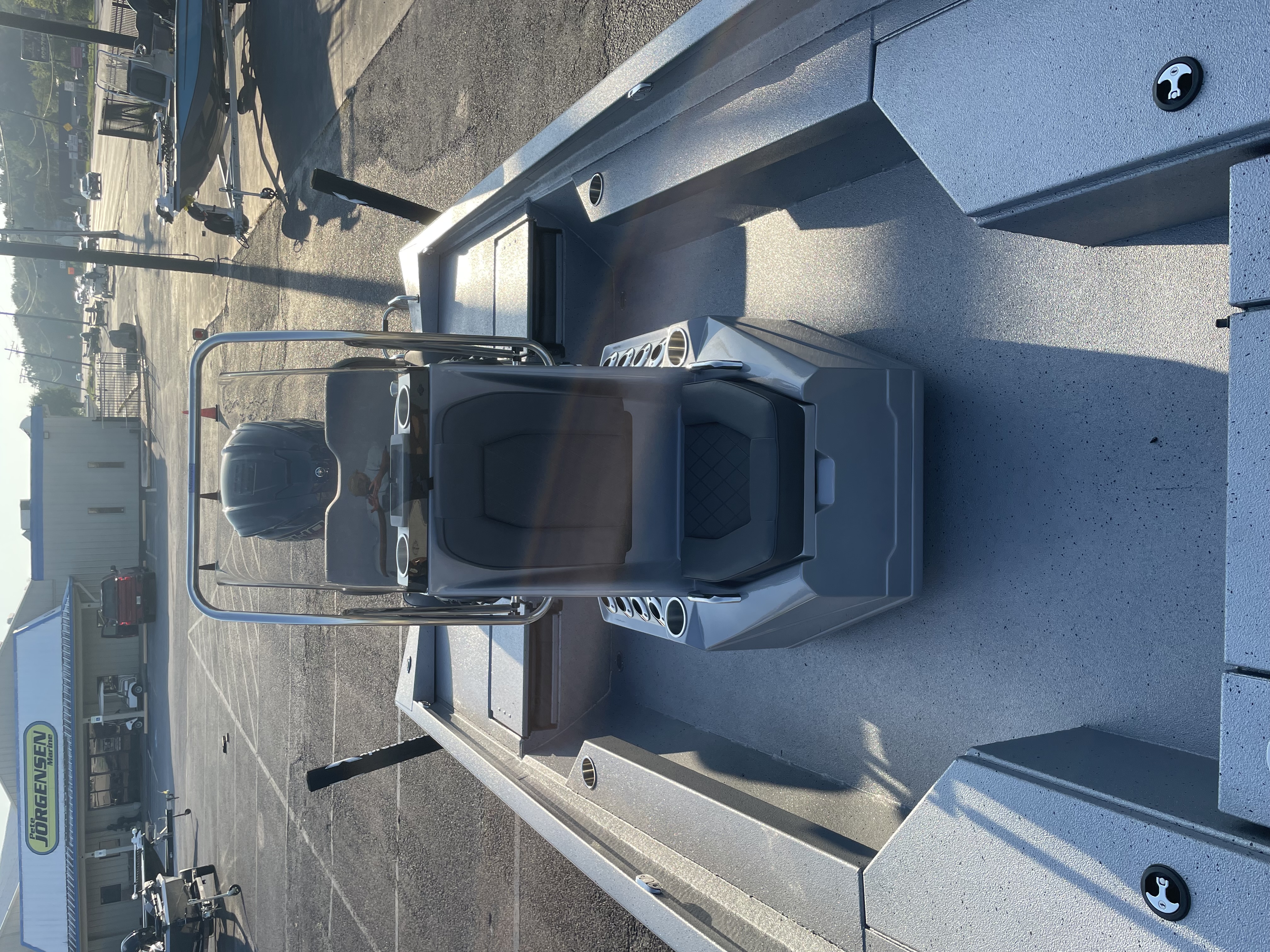 2027 Xpress H22 Bay
