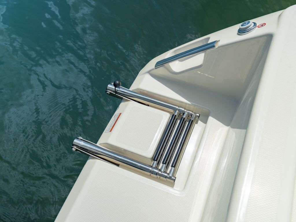 2027 Pathfinder Boats 2400 Hybrid Base