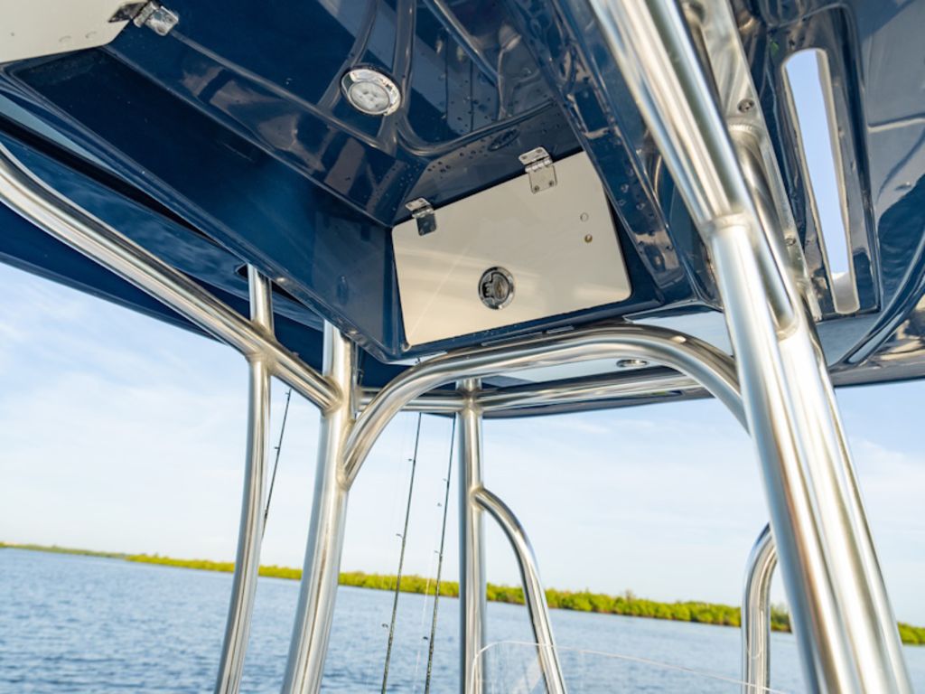 2027 Pathfinder Boats 2200 Hybrid Base
