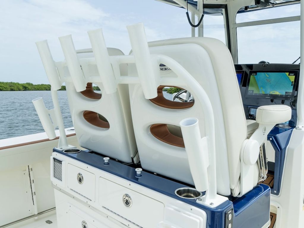 2026 Cobia Boats 285 CC Base