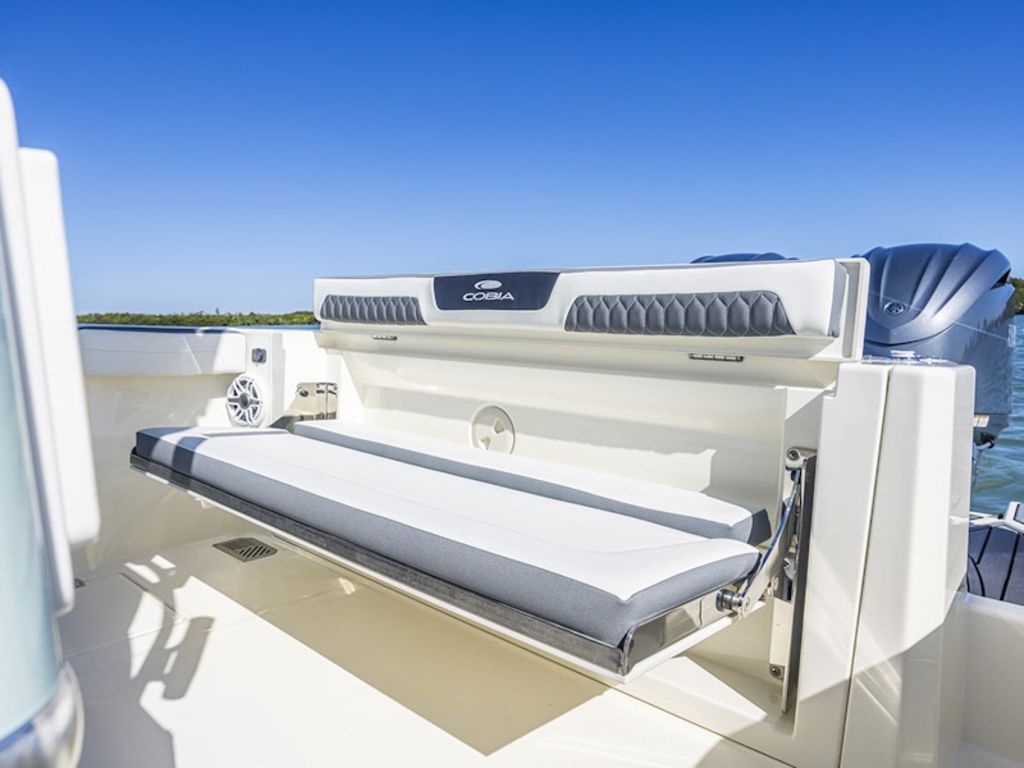 2026 Cobia Boats 265 CC Base