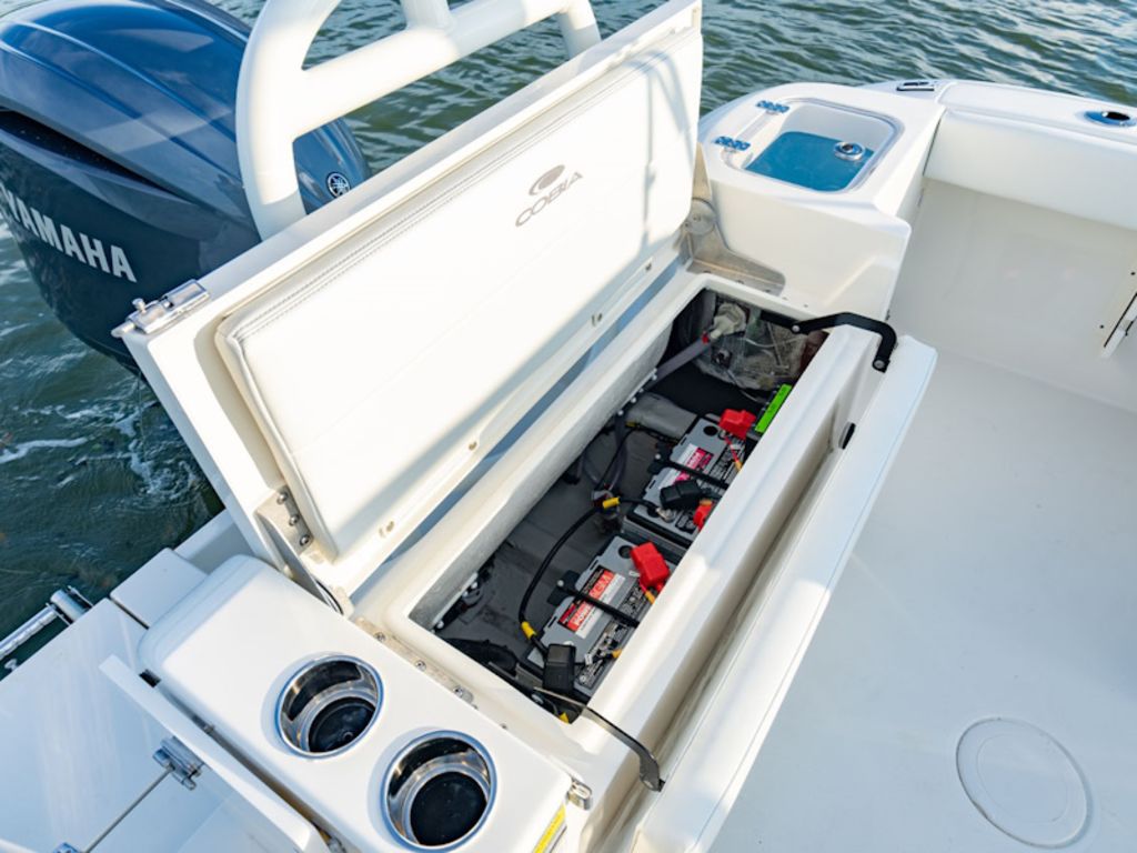 2026 Cobia Boats 220 DC Base