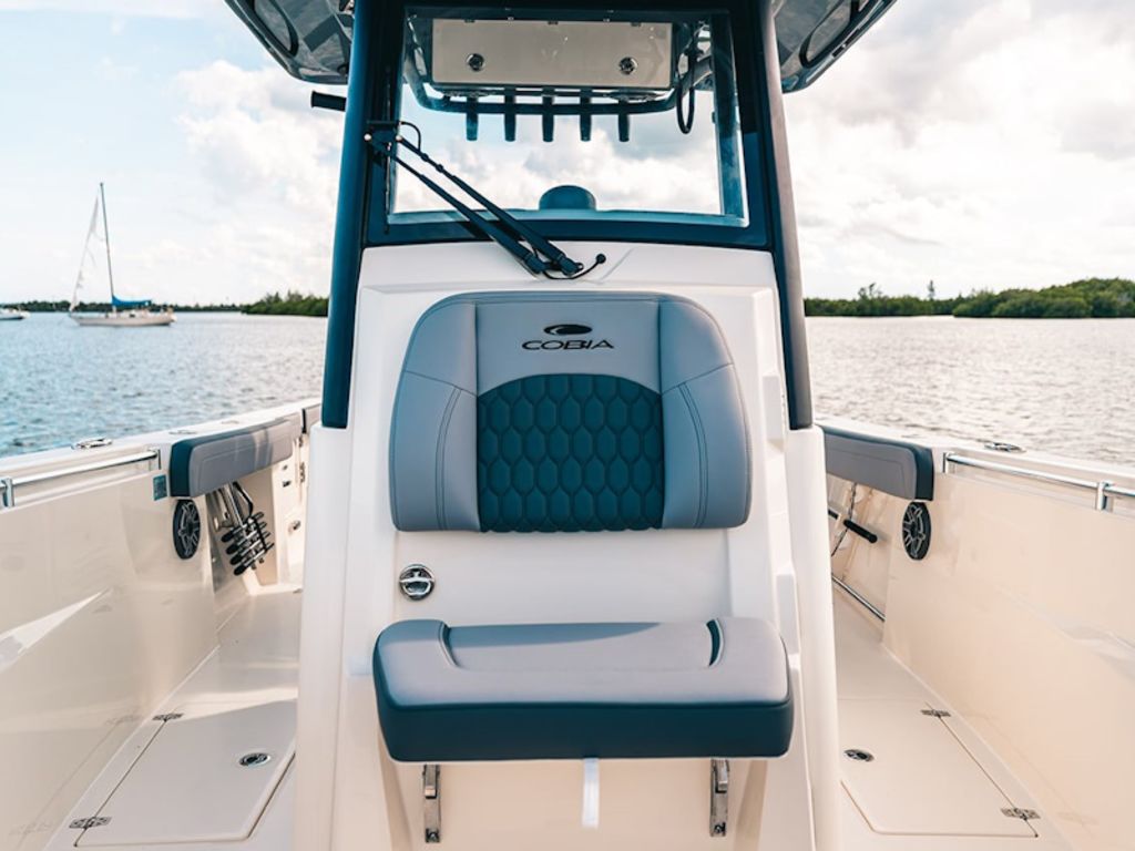 2026 Cobia Boats 285 Open Base
