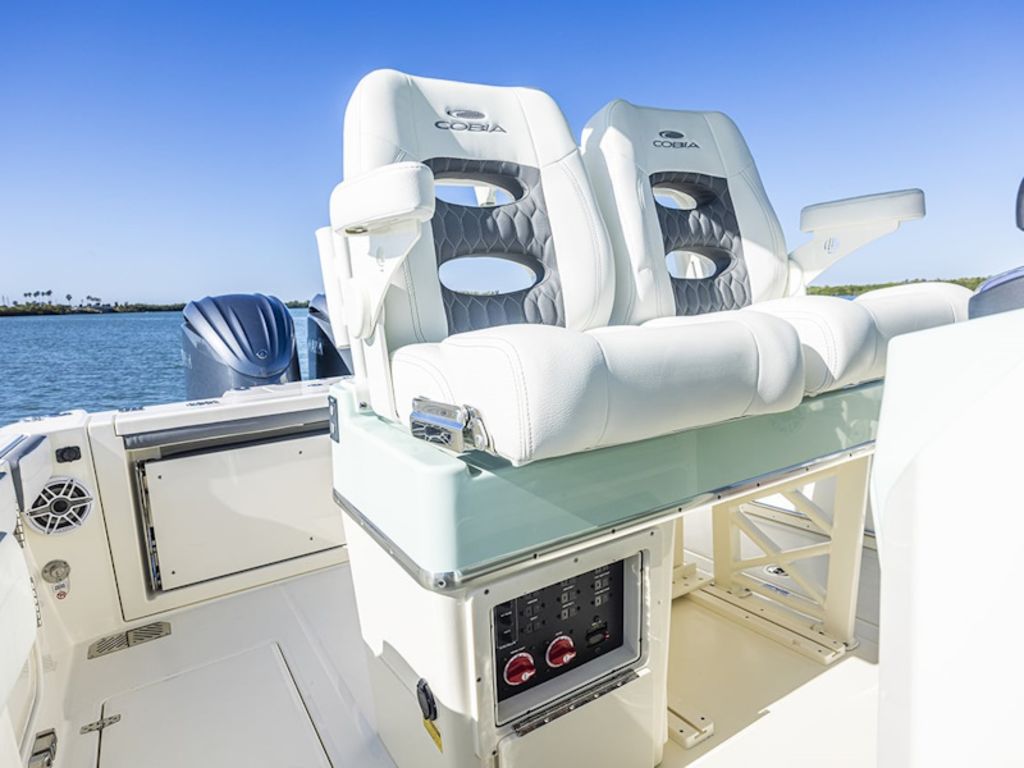 2026 Cobia Boats 265 CC Base