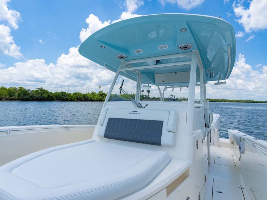 2026 Cobia Boats 350 CC Base