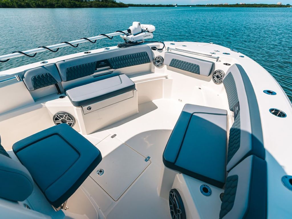 2026 Cobia Boats 285 Open Base