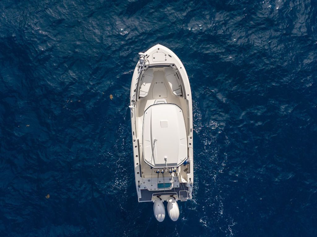 2026 Cobia Boats 245 CC Base