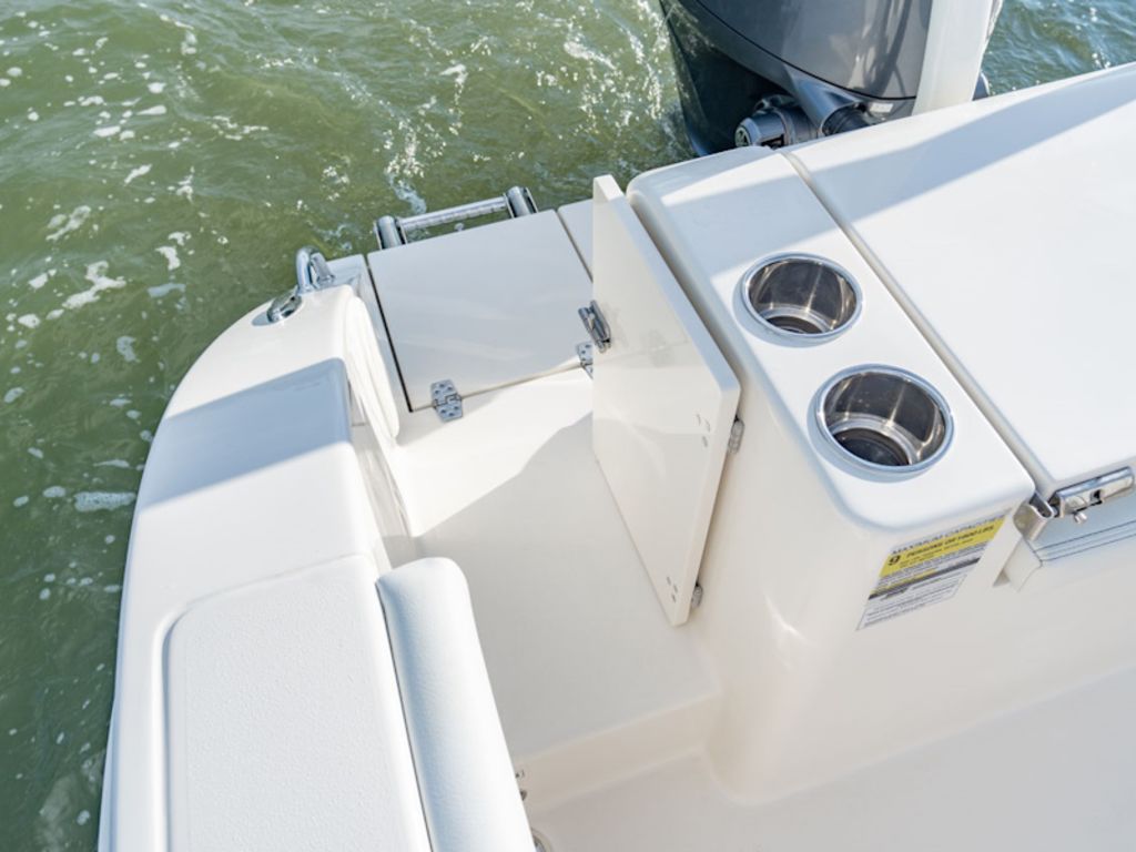 2026 Cobia Boats 220 DC Base