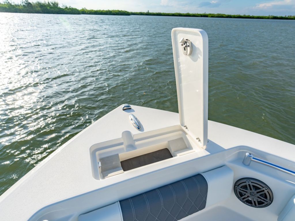2026 Cobia Boats 220 DC Base