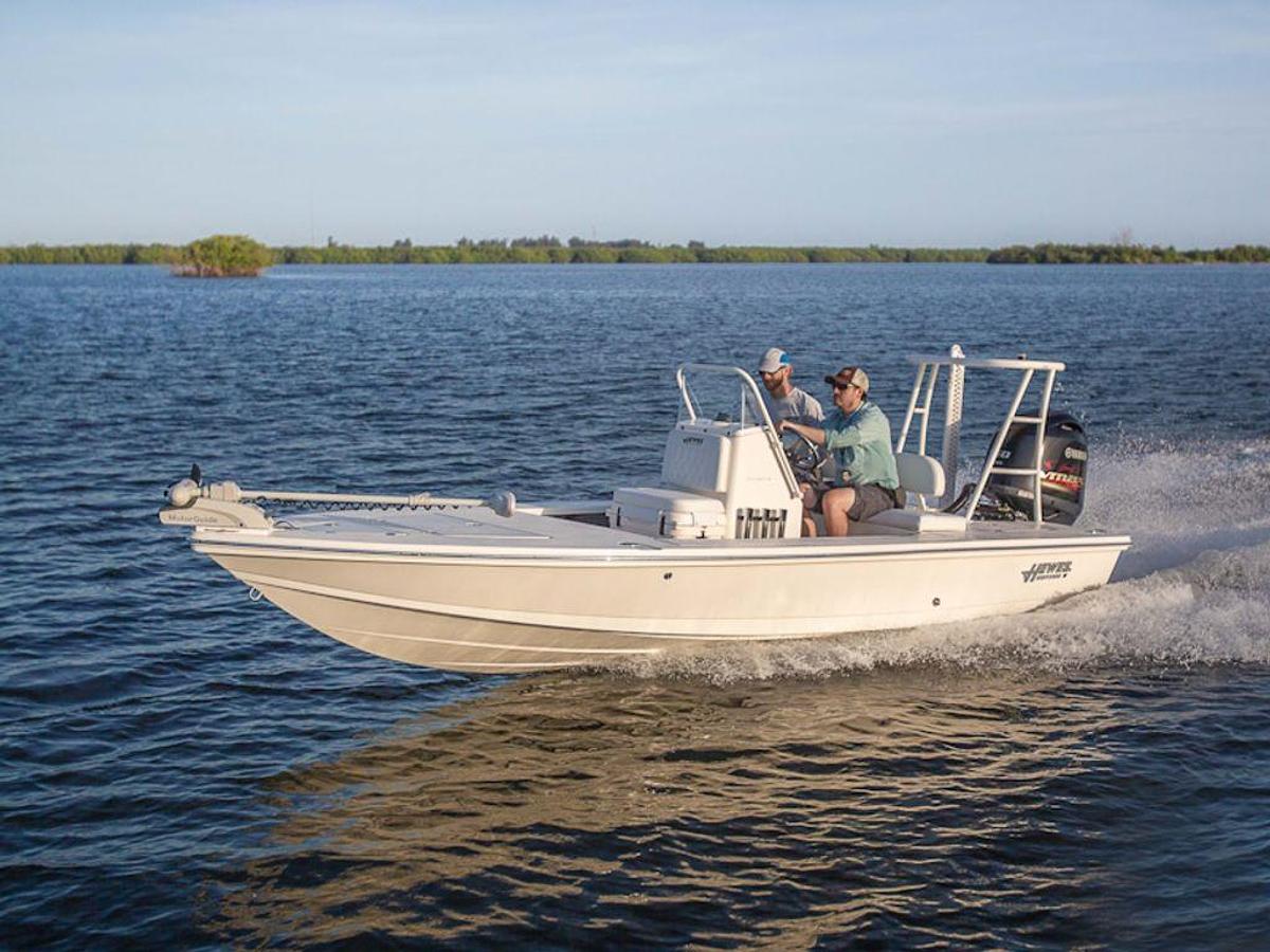 2027 Hewes Redfisher 18 Base