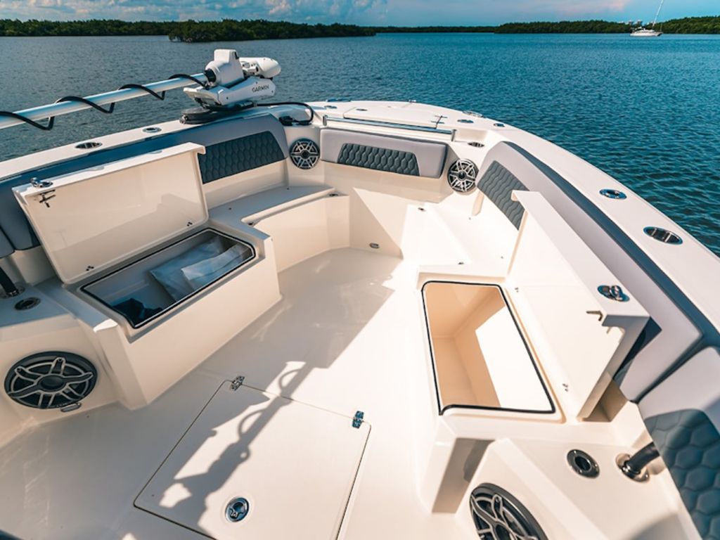 2026 Cobia Boats 285 Open Base