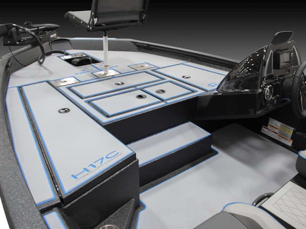2026 Xpress Boats H17C Base