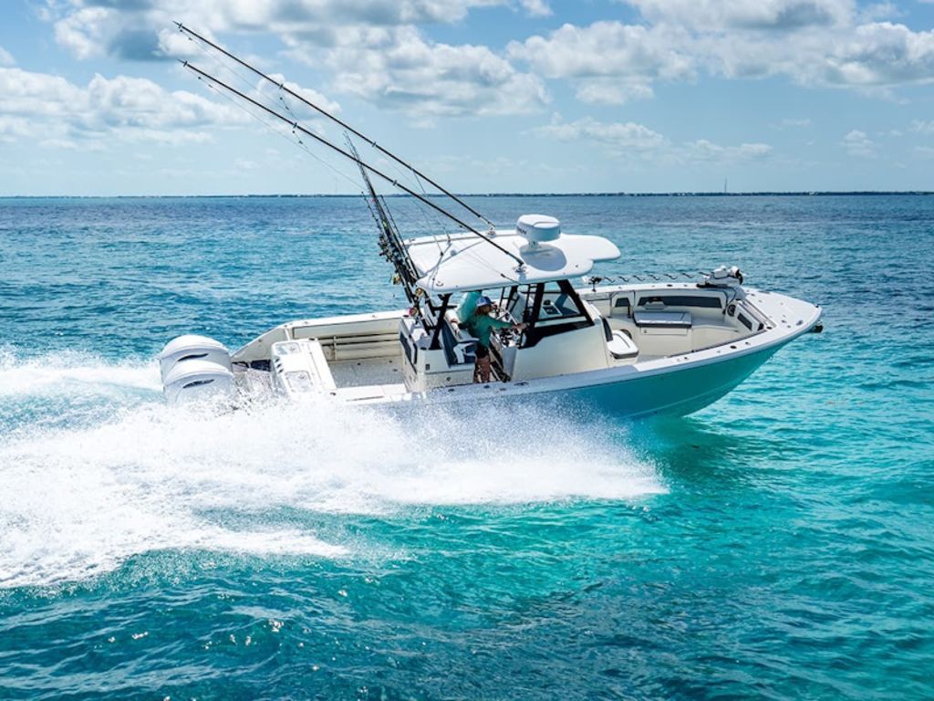 2026 Cobia Boats 305 CC Base