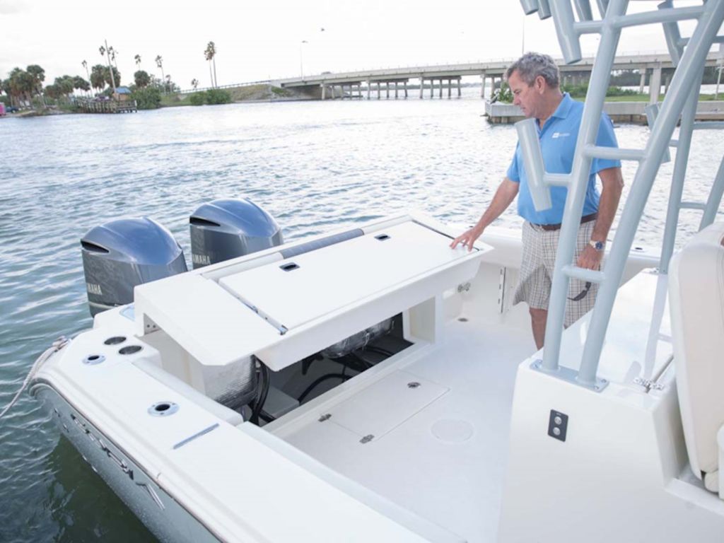 2026 Cobia Boats 320 CC Base