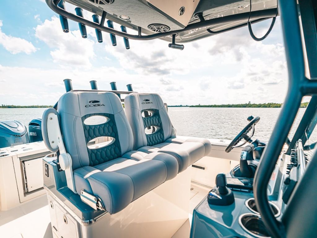 2026 Cobia Boats 285 Open Base