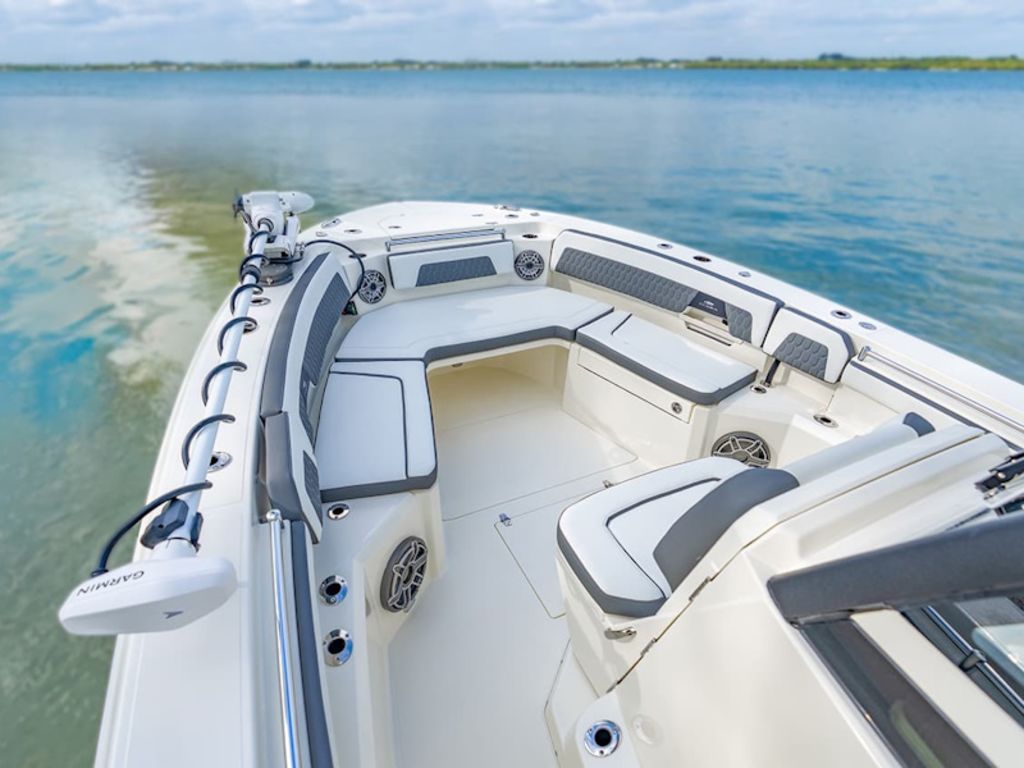 2026 Cobia Boats 305 CC Base