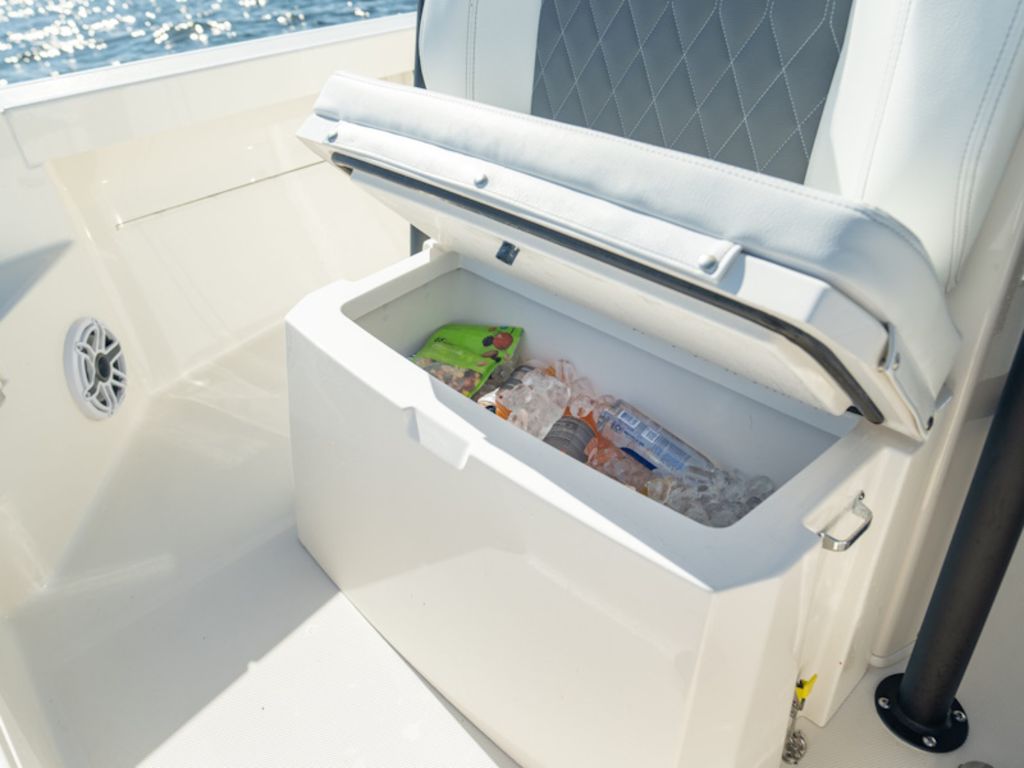 2027 Pathfinder Boats 2400 Hybrid Base