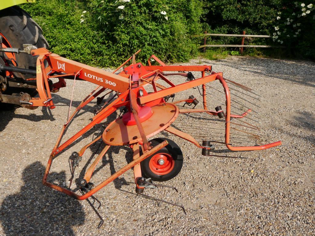 Used Lely Lotus 300 Tedder Rake