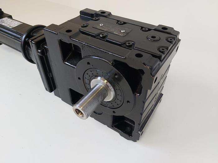 Servomotor + Getriebe, MCS 06I41-RS0P1-B11N-ST5S00N-R0SU + GKS04-3S, Lenze neuwertig