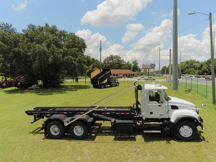 Used 2005 MACK CV713