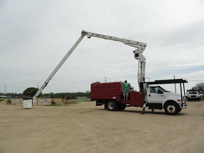 Used 2011 versalift V0270E