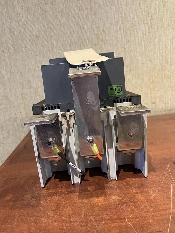 Used ABB AF400-30 Contactor - 550A 600 VAC - For Use with Design E Motor