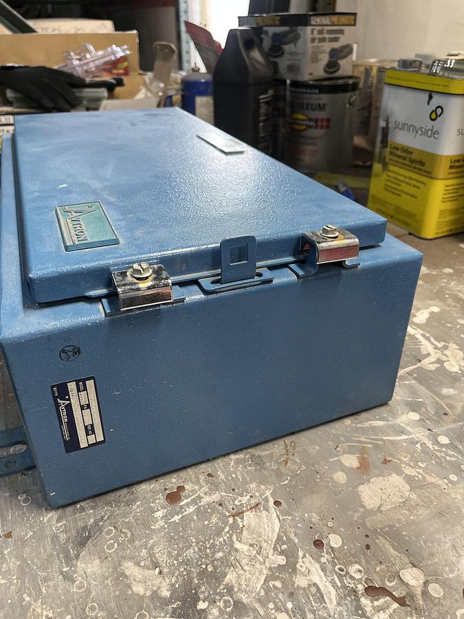 Used Used 150kw 480V 3PH Avtron LSH150 / D34087-3 Outdoor Resistive Load Bank w/ Control