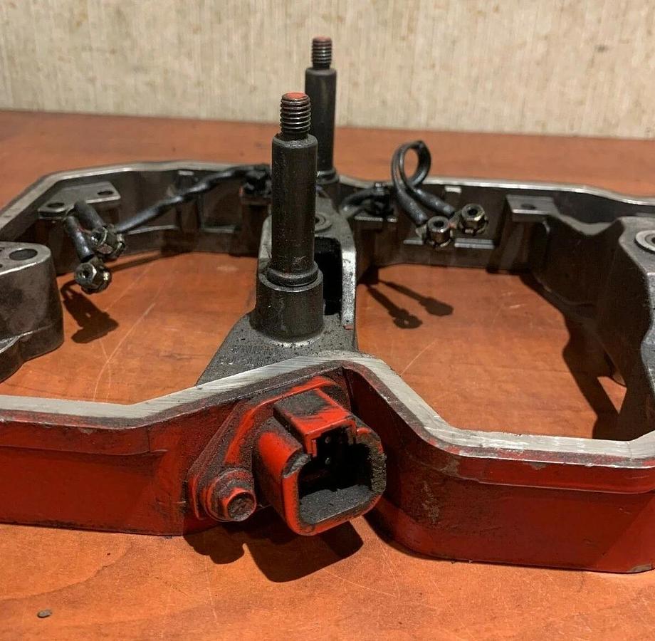 Used Used Genuine OEM Cummins QSB5 4.5L Rocker Lever Housing | P/N: 4938660