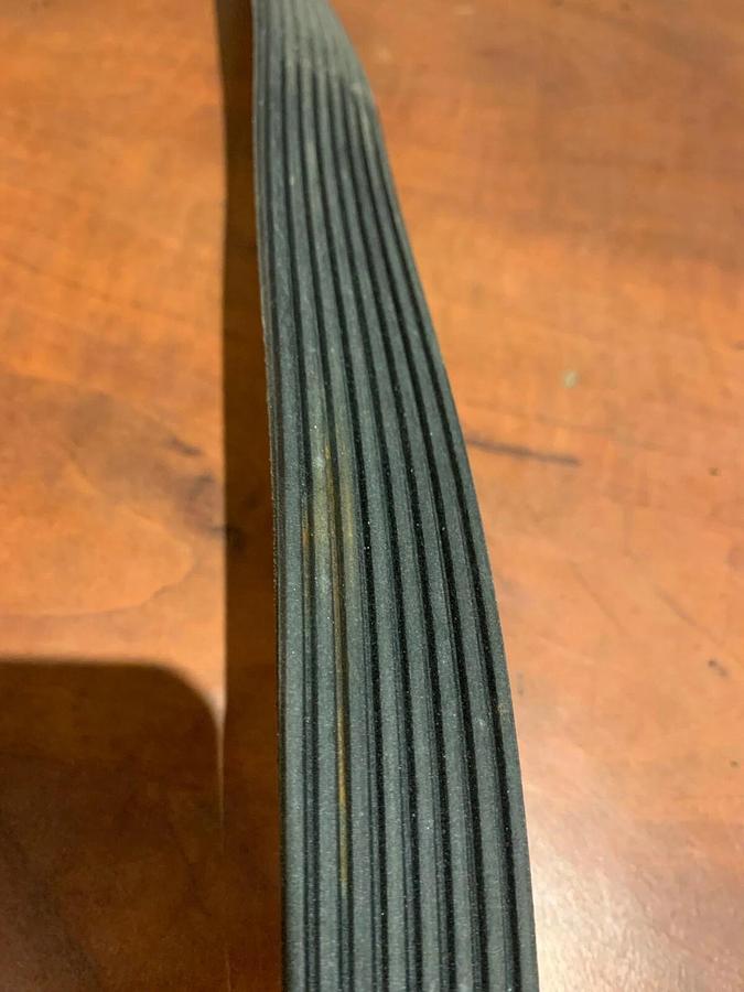 New Genuine OEM John Deere V Belt | P/N: R533589
