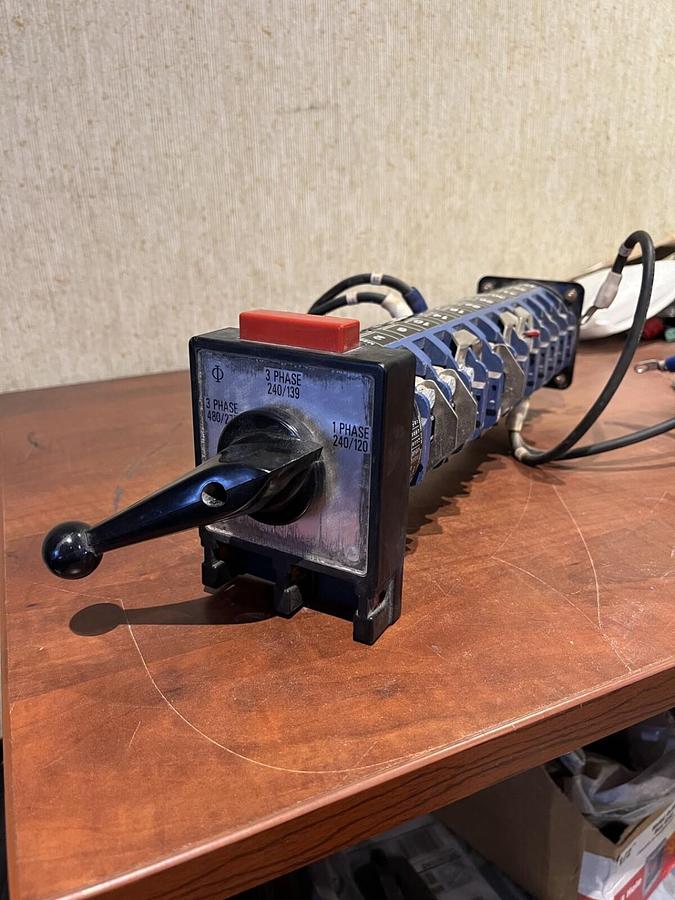 Used Used Kraus & Naimer C80-6 Voltage Selector Switch from MQ DCA70SSIU2