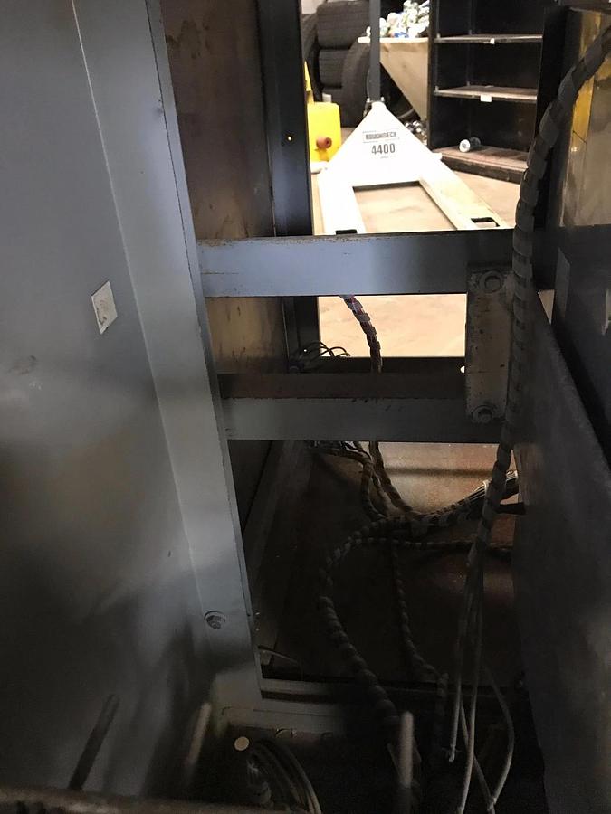 Used 2500 Amp General Electric Circuit Breaker w/ CAT Breaker Box Housing S/N: V78429