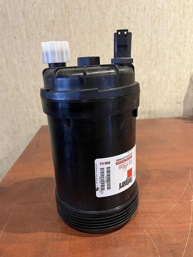 New Fleetguard FS1098 Fuel/Water Separator - Cummins P/N: 5319680