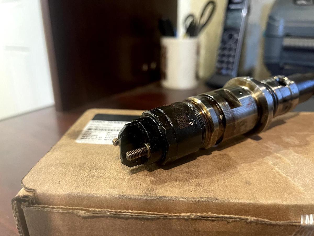 Used Cummins Fuel Injector CORE 5254261PX | FOR PARTS NOT WORKING
