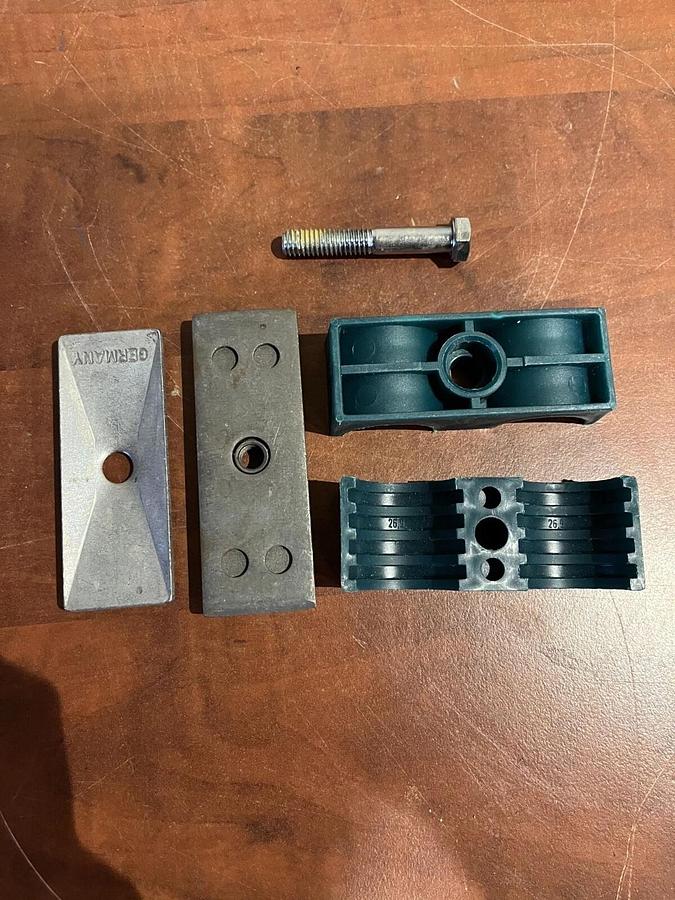 New Stauff Mounting Clamp Assembly. P/N: SP-426.9/26.9-PP-GD-AS-U-W10-K